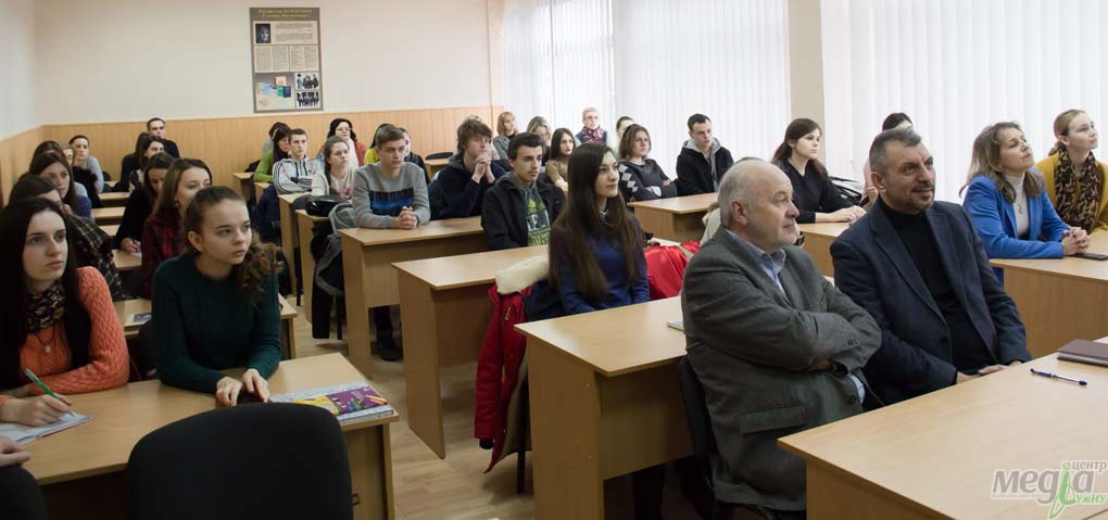 Під час зустрічі з журналістами "Українського тижня"