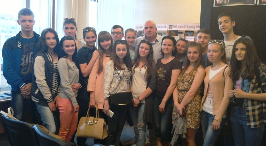 Студенти Ужгородського торговельно-економічного коледжу з Юрієм Маслієвим