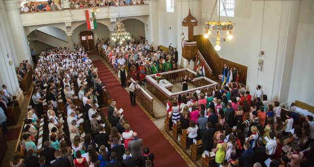Дипломи ЗУІ традиційно вручають у реформатській церкві