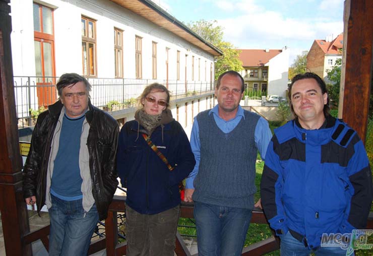 Ігор Прохненко (другий справа) з колегами у східнословацькому відділі Інституту археології САН (м. Кошіце)