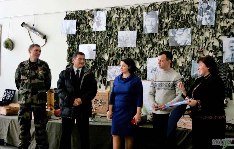 Виставка "Військово-польовий арт" в Ужгороді
