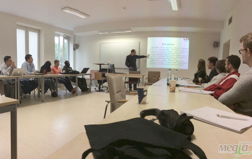 Студент УжНУ на лекції в литовському університеті