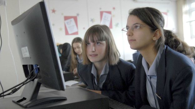 Учні за комп'ютером