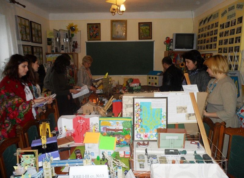 Виставка-конкурс учнівських робіт у Мукачеві