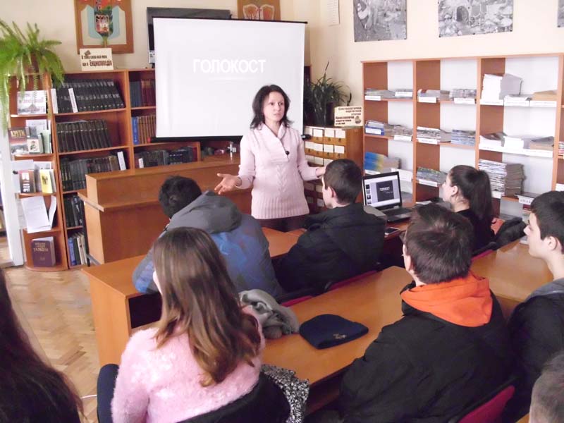 Студенти Ужгородського торговельно-економічного коледжу КНТЕУ вшанували пам’ять жертв Голокосту