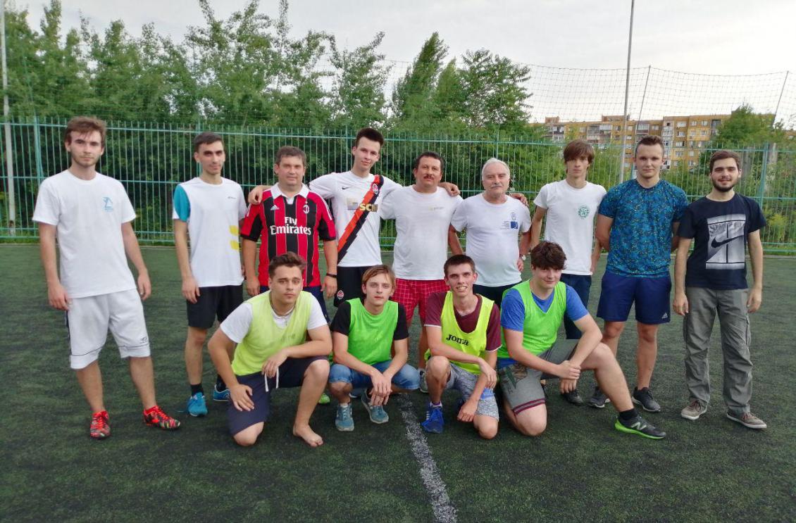 Учасники й лектори IV Міжнародної літньої школи з програмування змагалися з футболу
