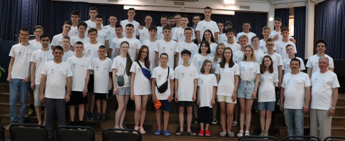 Лектори й учасники Всеукраїнської школи програмування в Берегові